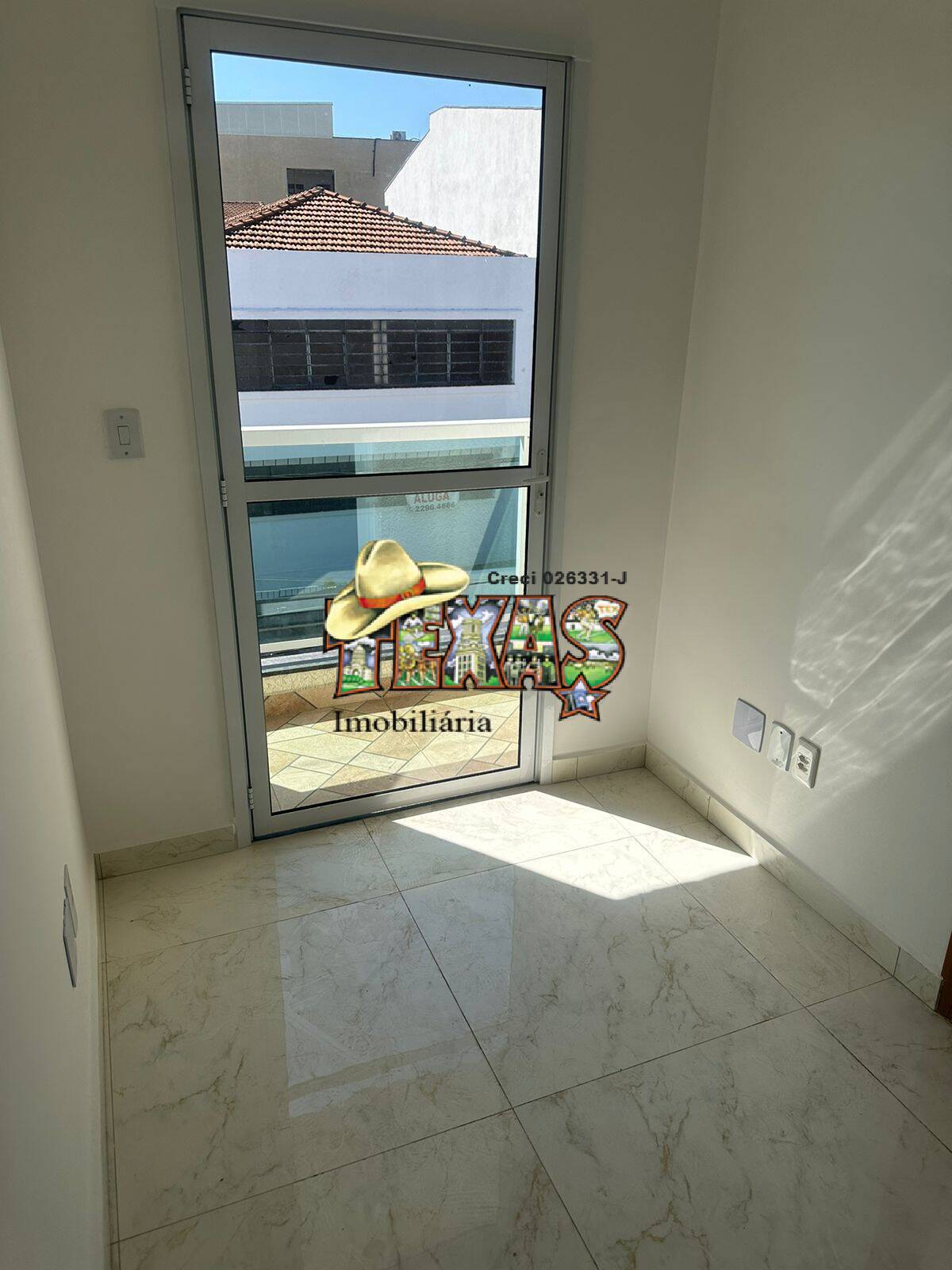 Apartamento à venda com 2 quartos, 37m² - Foto 2