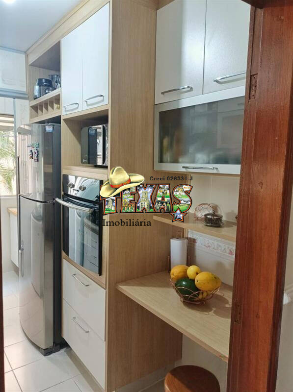 Apartamento à venda com 3 quartos, 74m² - Foto 2