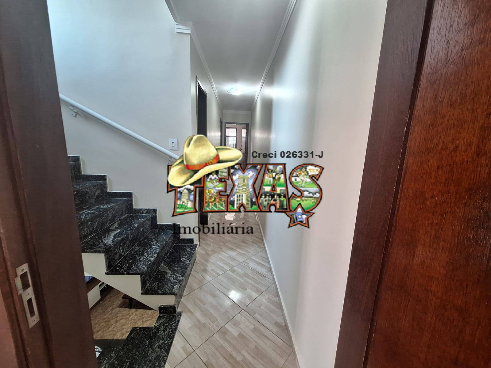 Casa à venda com 4 quartos, 160m² - Foto 2